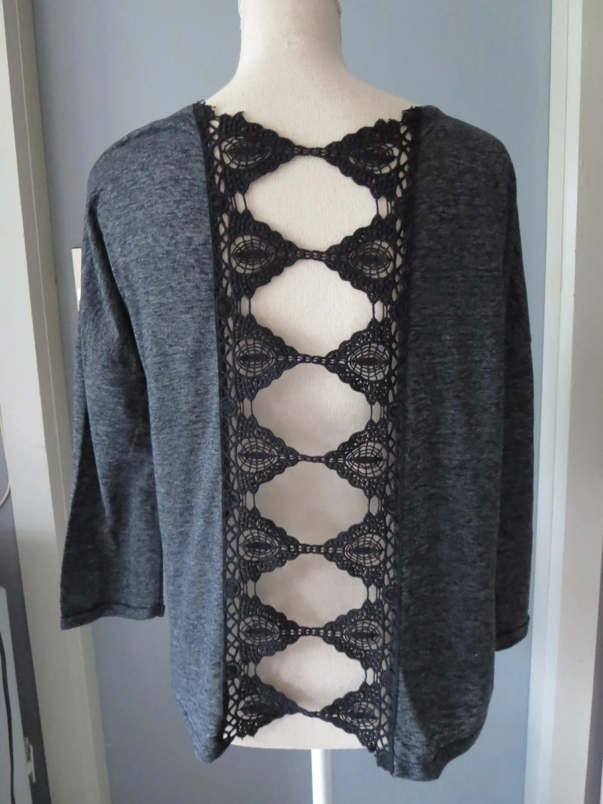 T-shirt gris Jennyfer avec dos en dentelle noire – Taille M 38 – photo 6